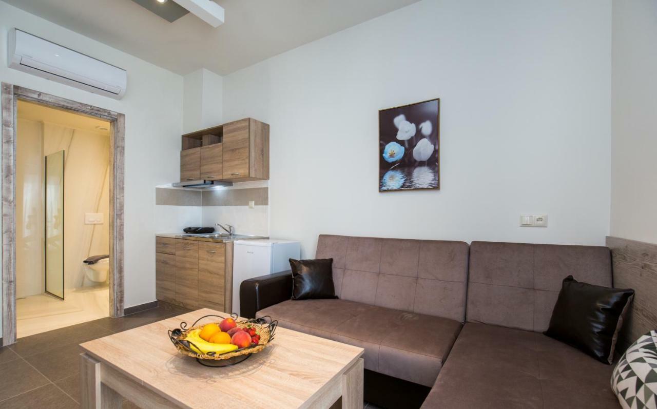 Apartment & Elisabeta *